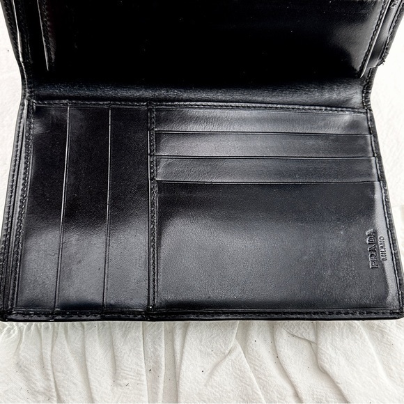AUTHENTIC Prada wallet. Black. - Picture 1 of 15